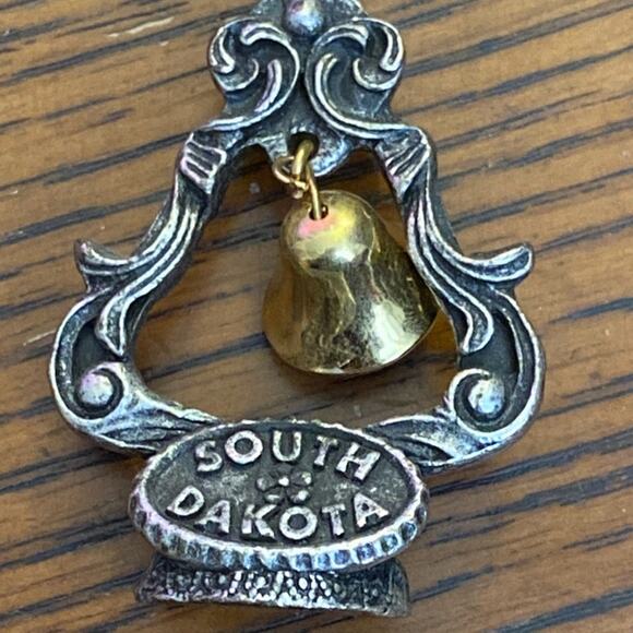 South Dakota Mount Rushmore Bell Decorative Collectible Nicholas Gish Pewter VTG - Picture 9 of 10